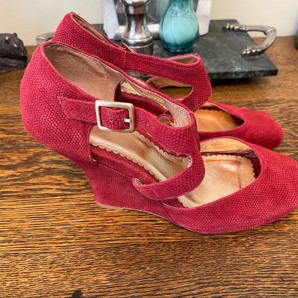 Vintage Miss Albright Specialty Red Peep Toe High Curved Wedge!
